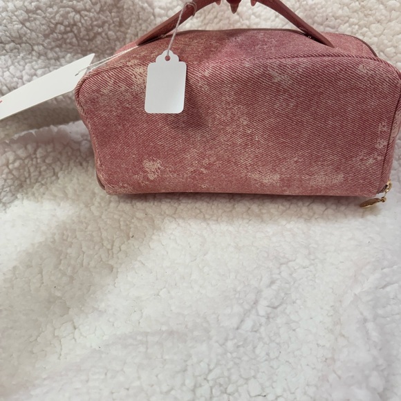 Source Unknown Pink Textured Cosmetic Bag - Picture 2 of 3